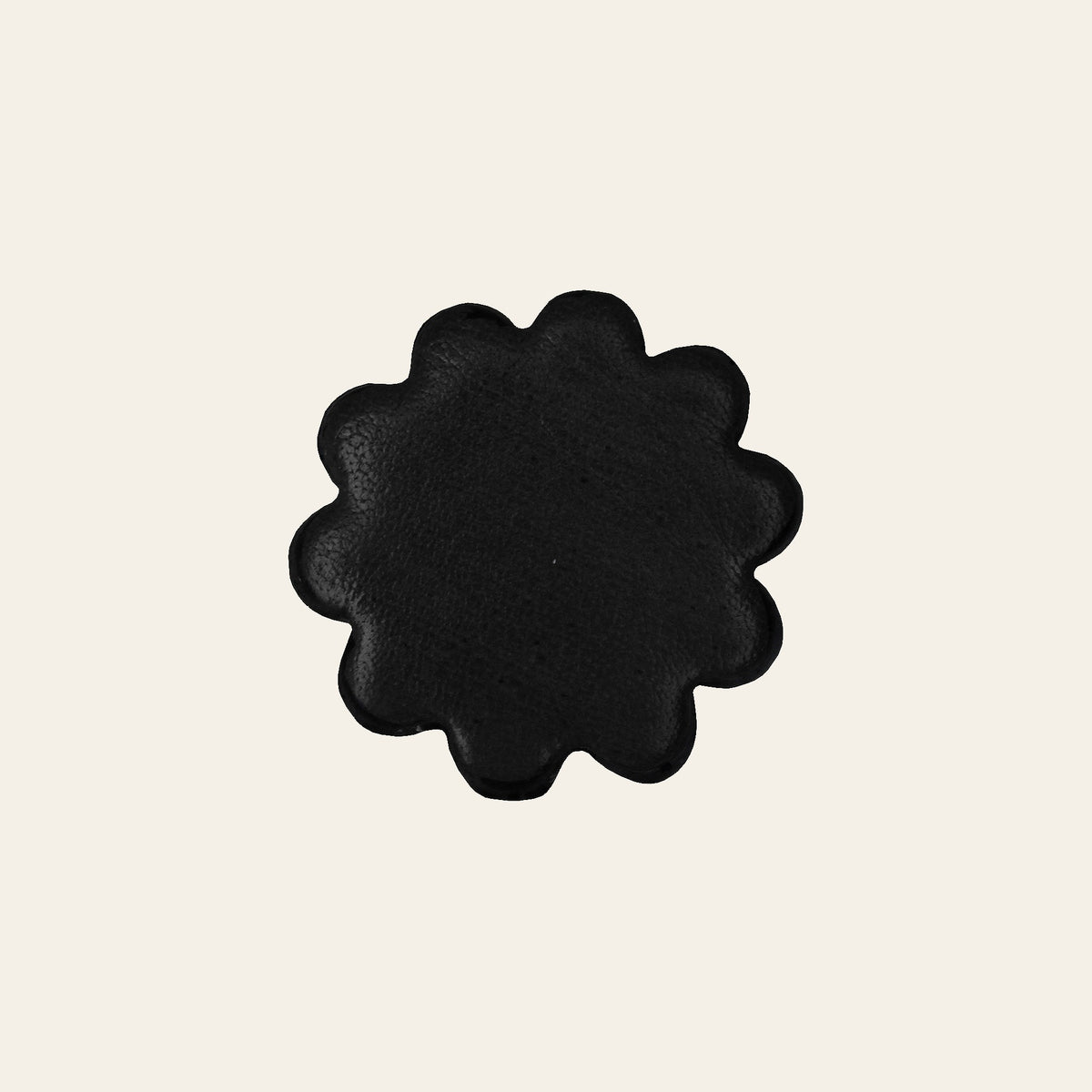 1" Hilason Plain Scalloped Leather Rosette Concho Saddle Black