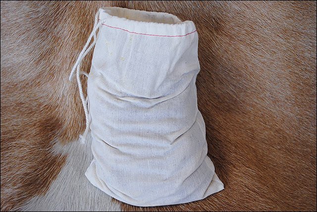 Saddle Barn Rosin with Cordura Pouch — Royal, 1 lb