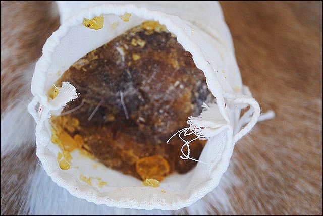 Saddle Barn Rosin with Cordura Pouch — Royal, 1 lb