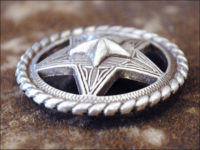 Hilason Western Nickel-Plated Round Concho — 1.5"