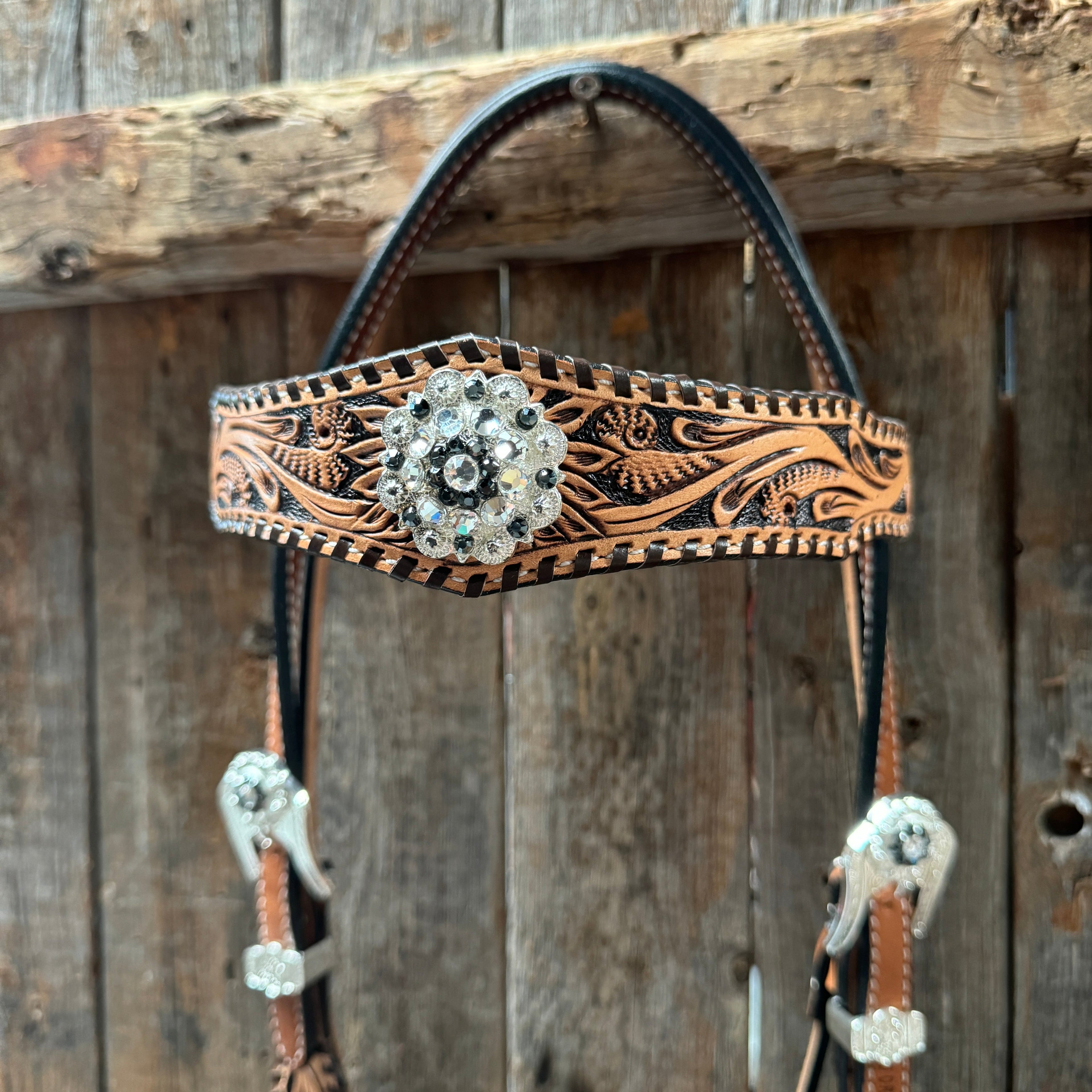 Floral Whipstitch Black and Red Browband / One Ear - Triangle / Gladiator Breastcollar Tack Set #BBBC642 — view 8