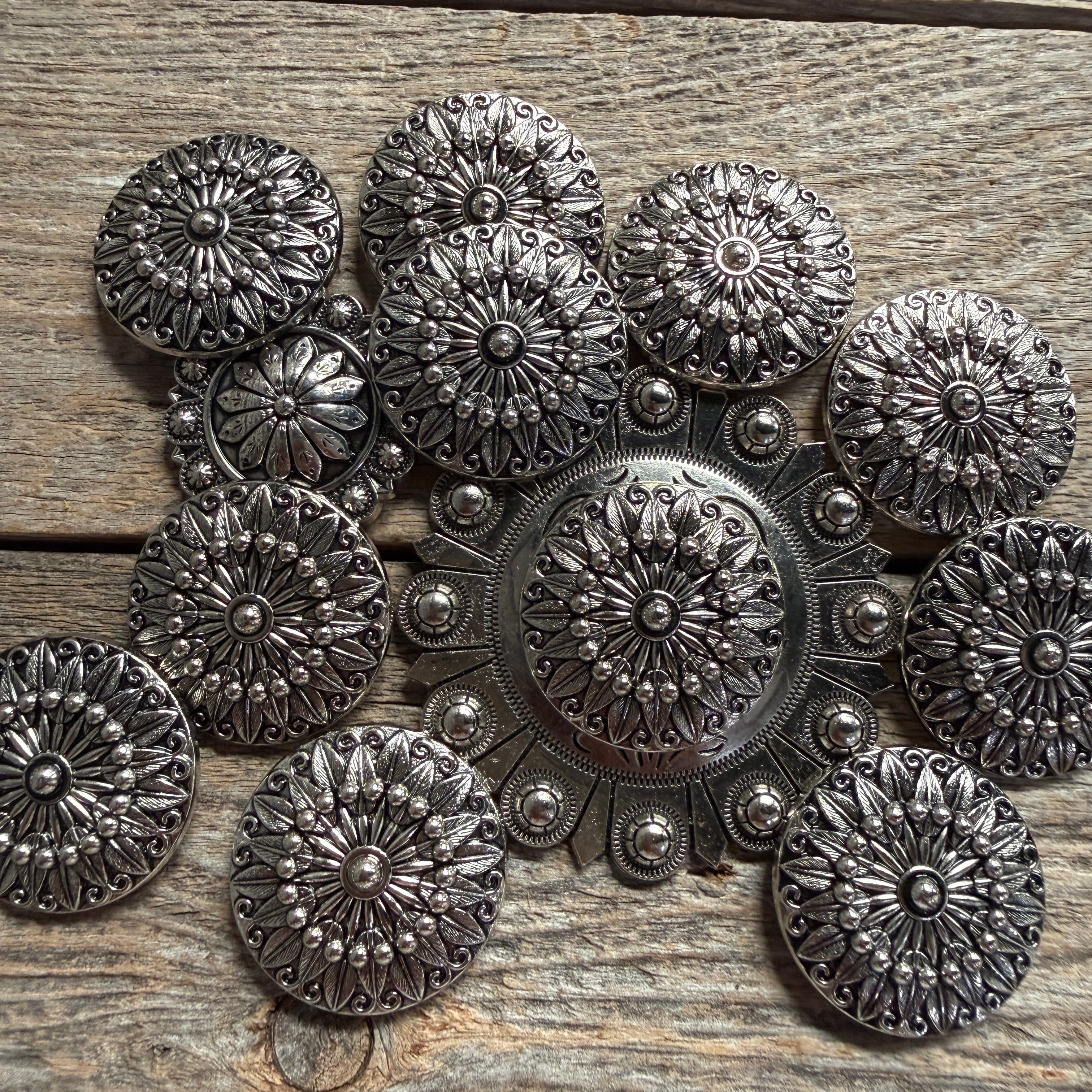 Antique Silver Floral Pinwheel Western Concho W227