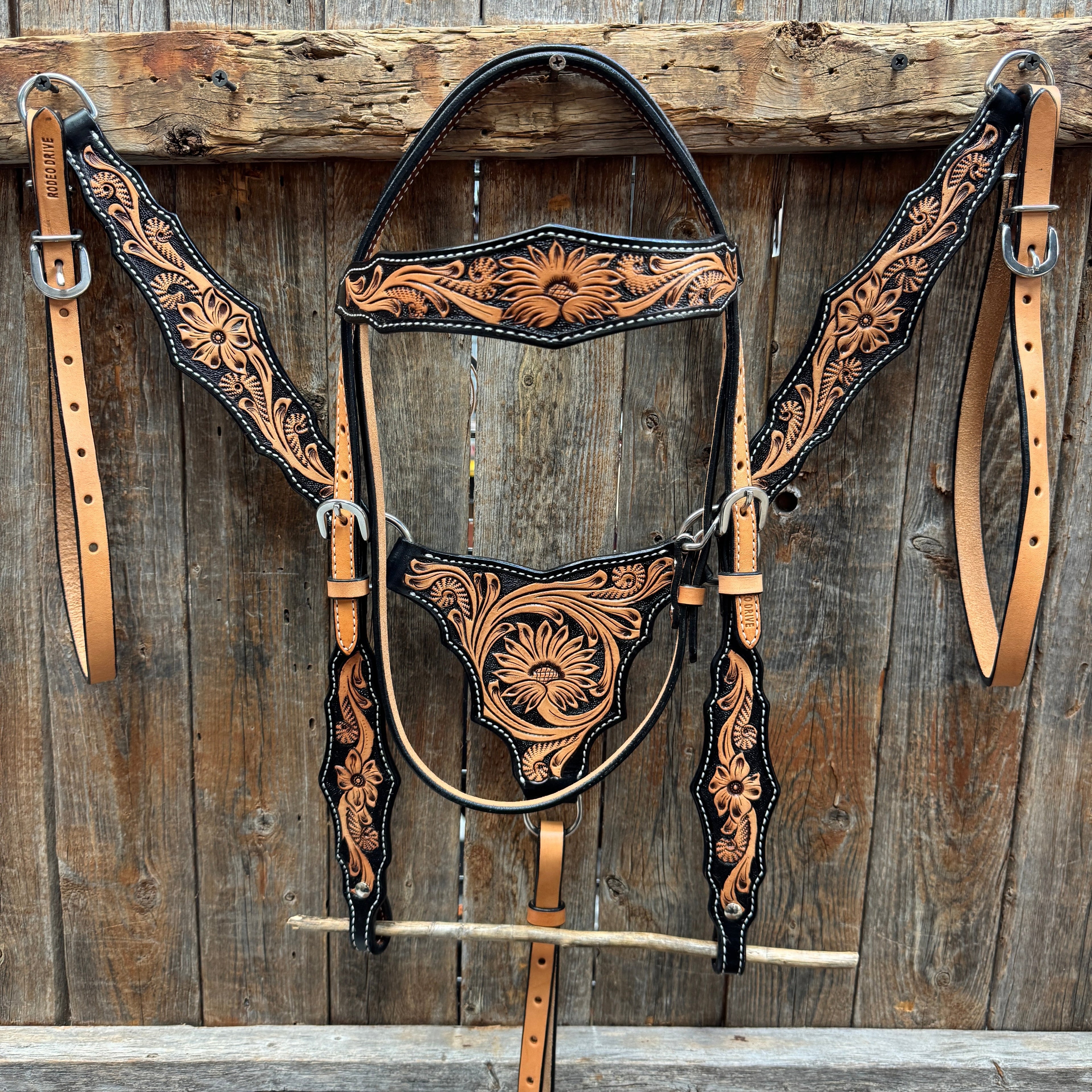 Two Tone Floral Triangle / Gladiator Browband/ One Ear Breastcollar Tack Set