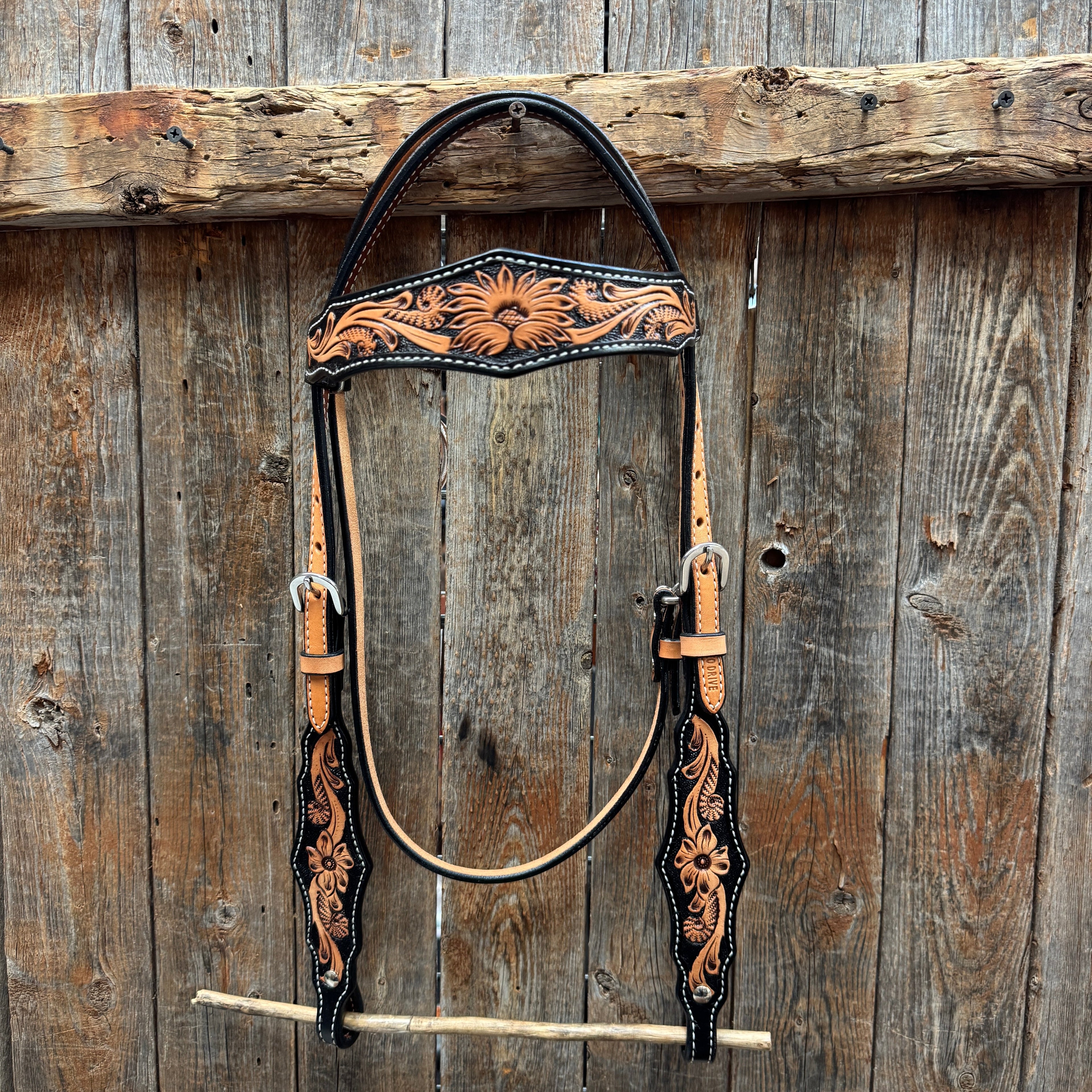Two Tone Floral Triangle / Gladiator Browband/ One Ear Breastcollar Tack Set — view 3