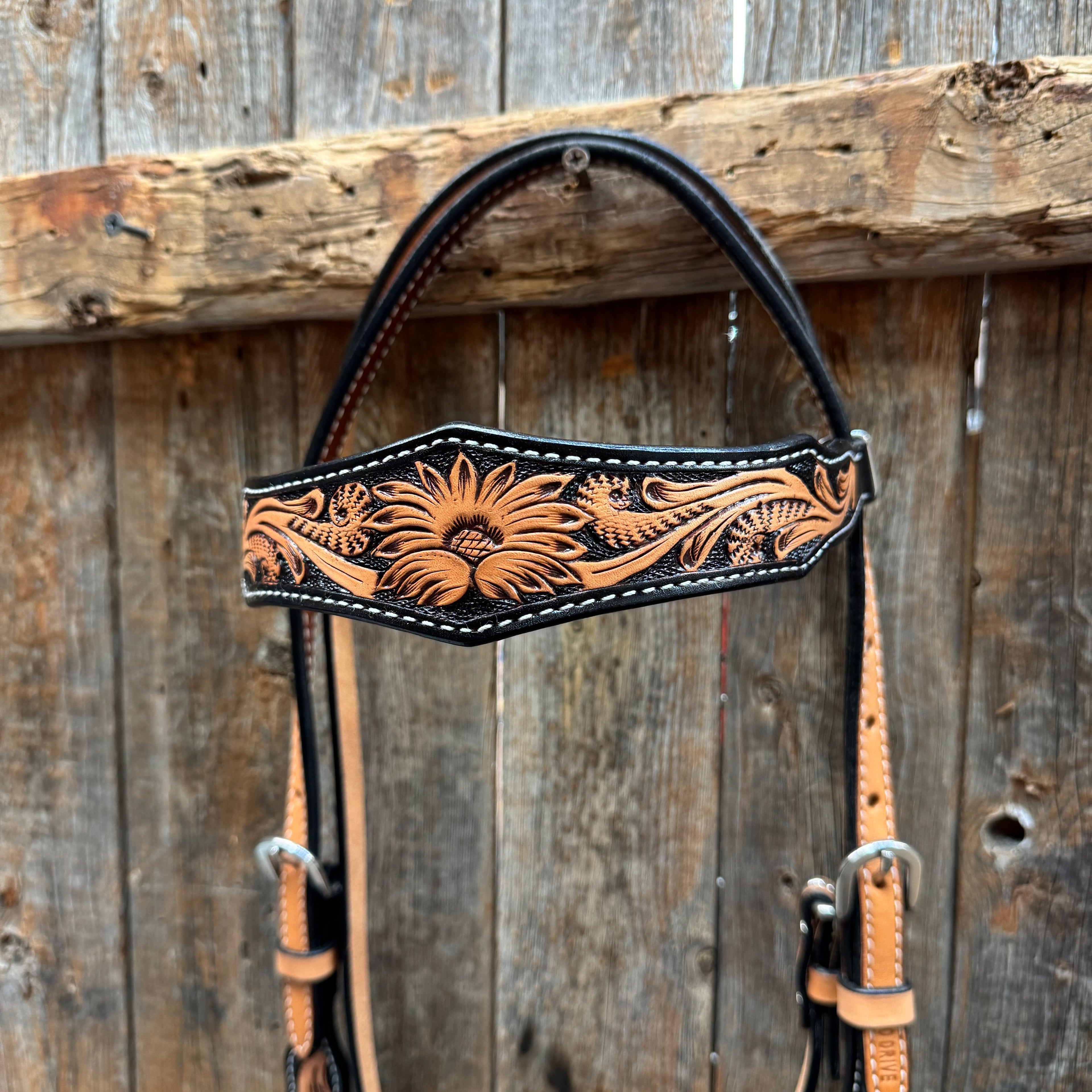 Two Tone Floral Triangle / Gladiator Browband/ One Ear Breastcollar Tack Set — view 4