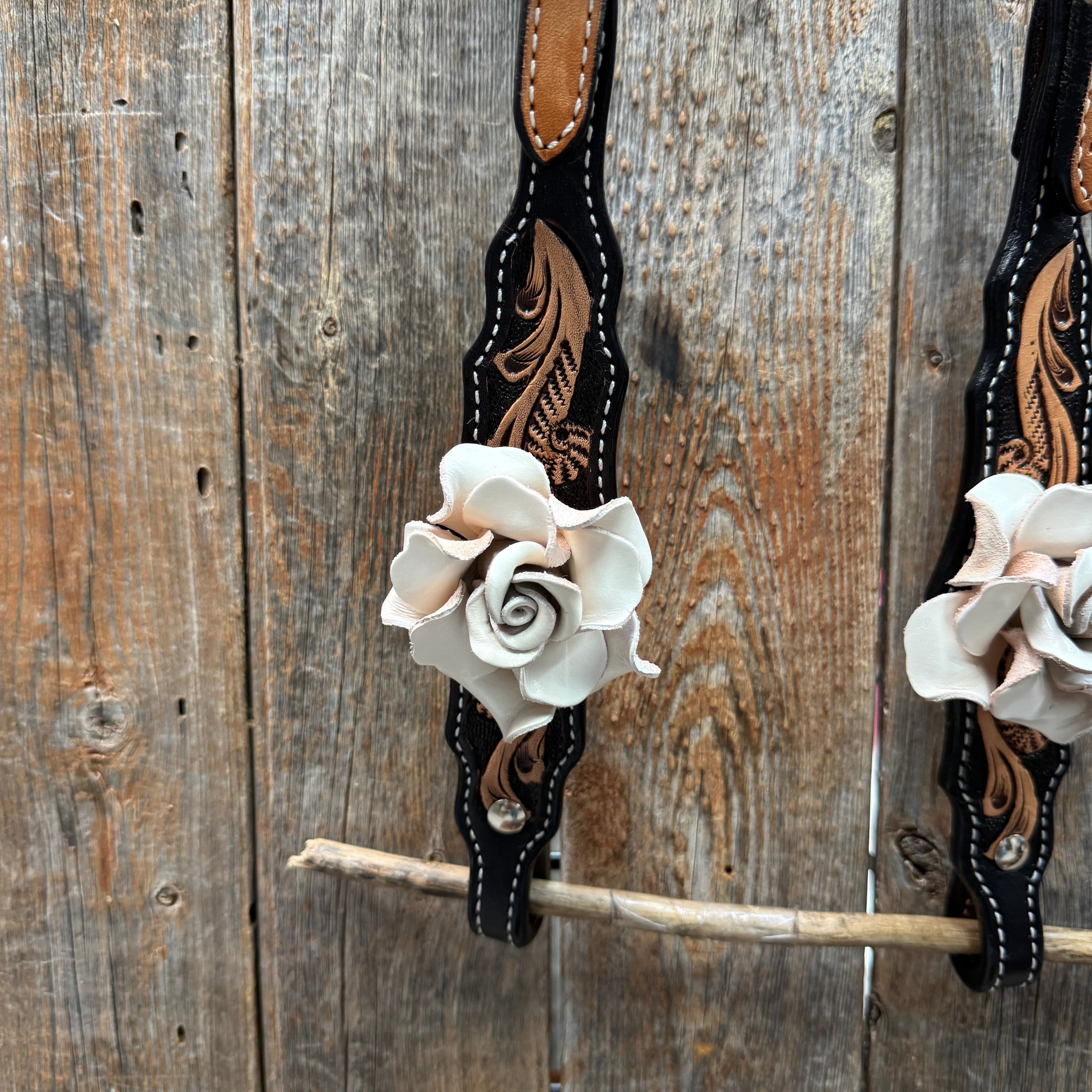 Two Tone Floral Triangle White Rose One Ear / Gladiator Breastcollar Tack Set #OEBC534 — view 6