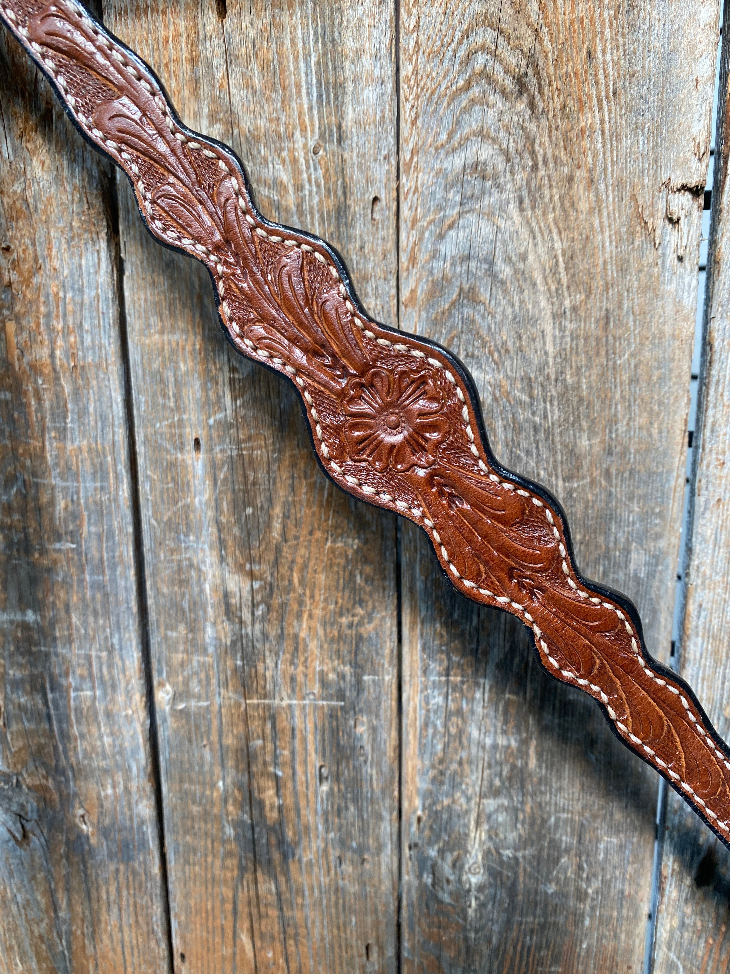 Floral Scalloped Medium Oil Breastcollar — view 2