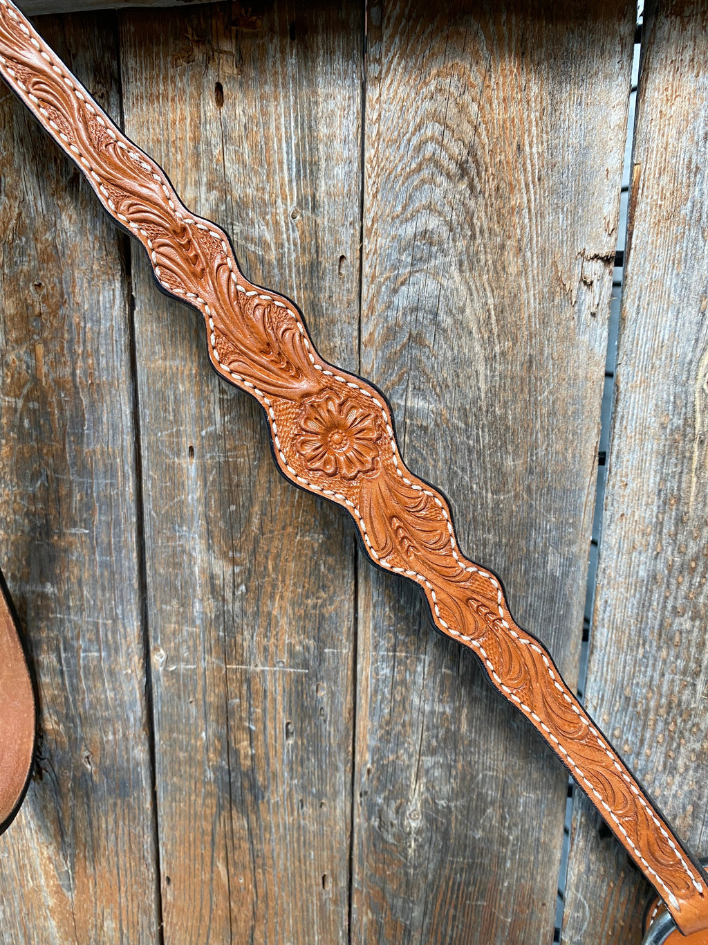 Floral Scalloped Light Oil Breastcollar — view 2