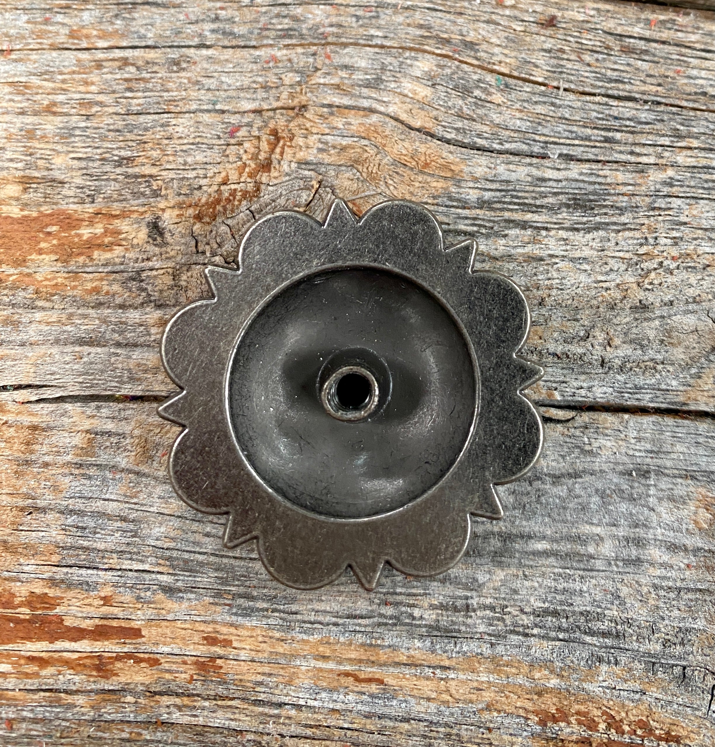 Antique Silver Barrel Racer Concho 1.5" W177L — view 2