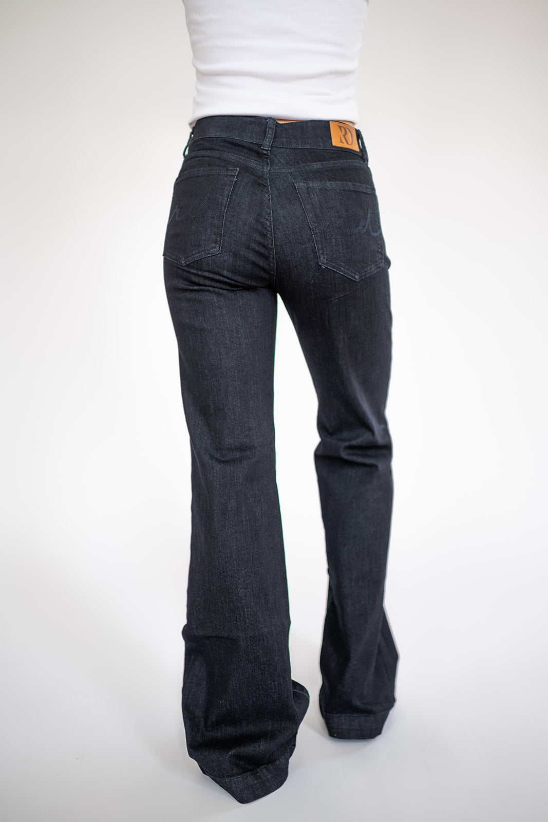 Signature Trouser Dark Wash — view 2