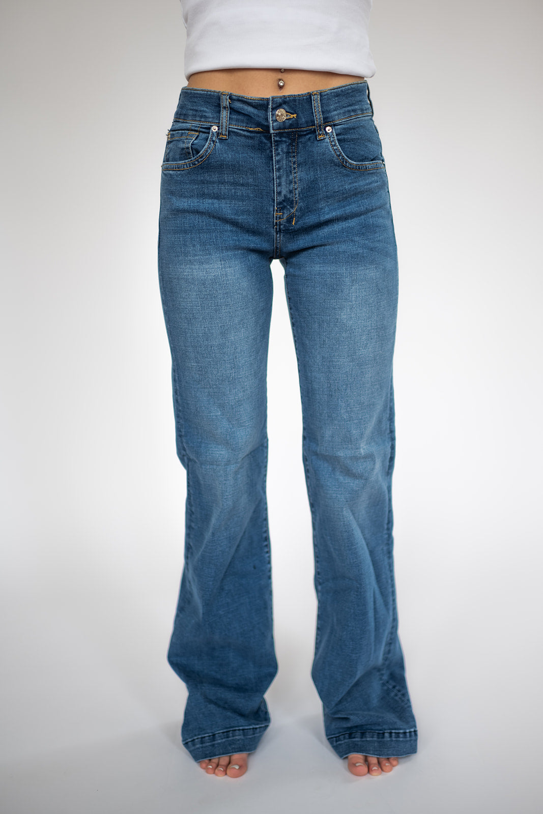 Signature Trouser Medium Wash — view 4