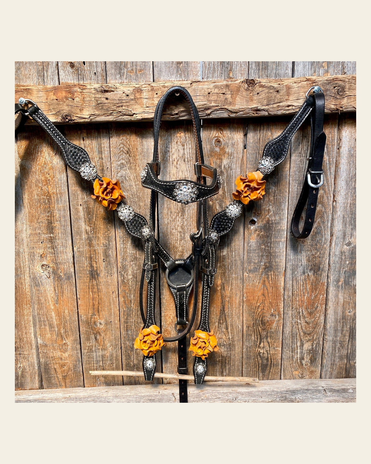 Black Basketweave Yellow and Clear Browband / One Ear Tack Set #BBBC442 on a warm cream background
