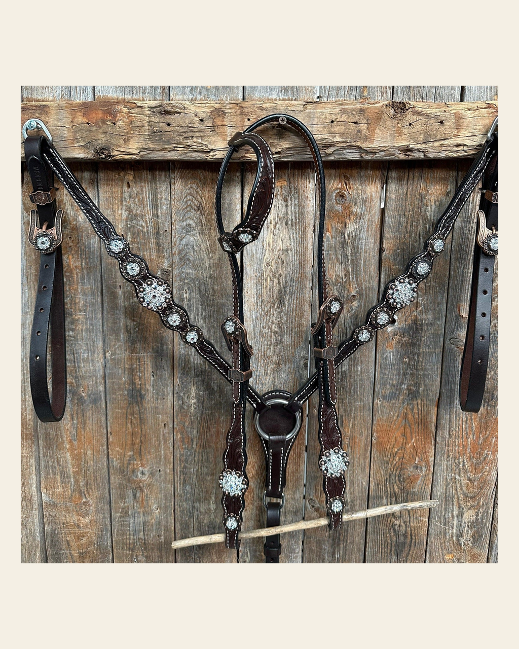 Dark Oil Floral Clear One Ear/ Breastcollar Tack Set #OEBC517 on a warm cream background