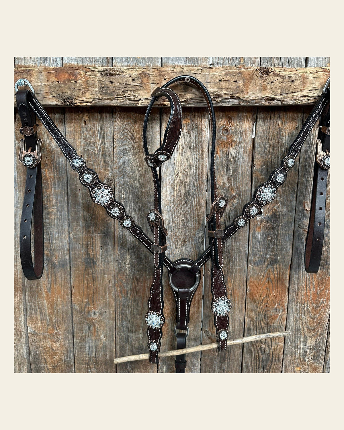 Dark Oil Floral Clear One Ear/ Breastcollar Tack Set #OEBC517 on a warm cream background