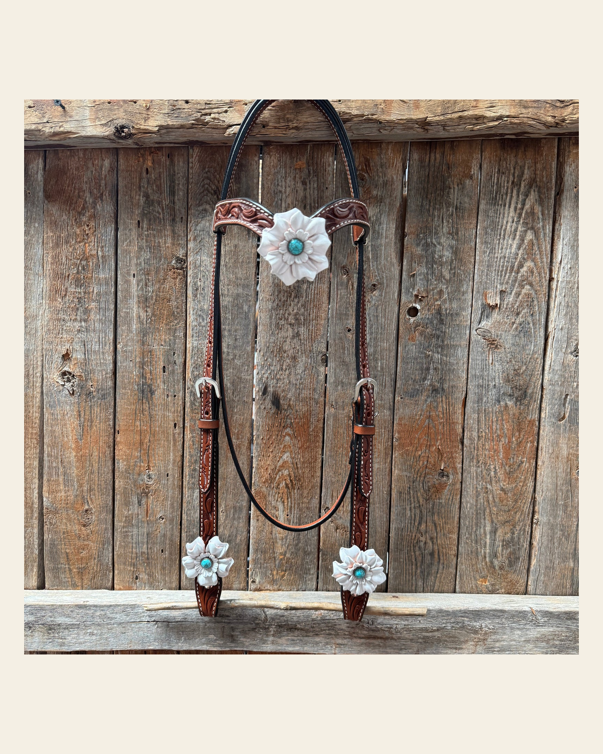 Draft Medium Oil Floral White and Turquoise V-Browband #BB133D on a warm cream background