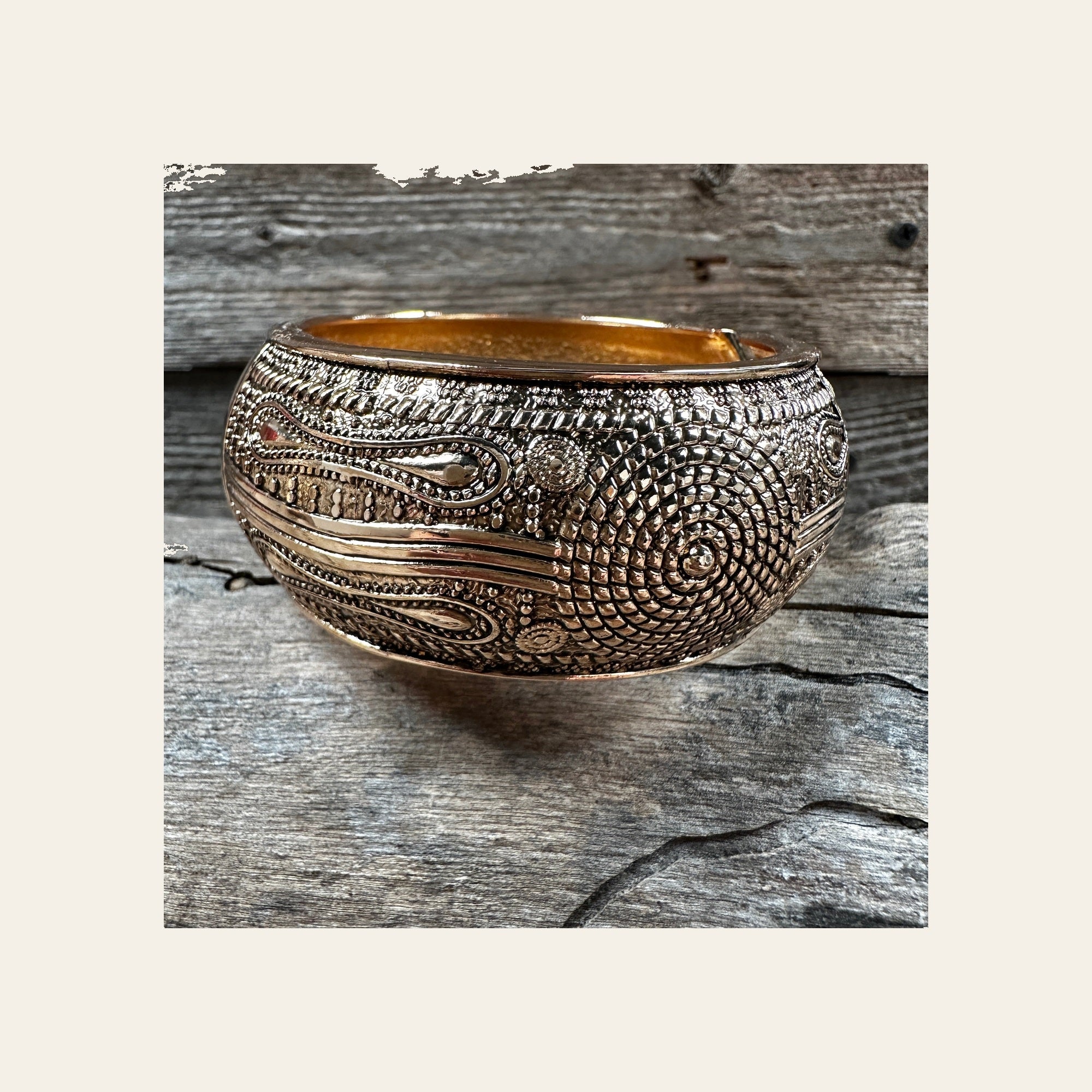 Gold Circular Fashion Cuff XI145