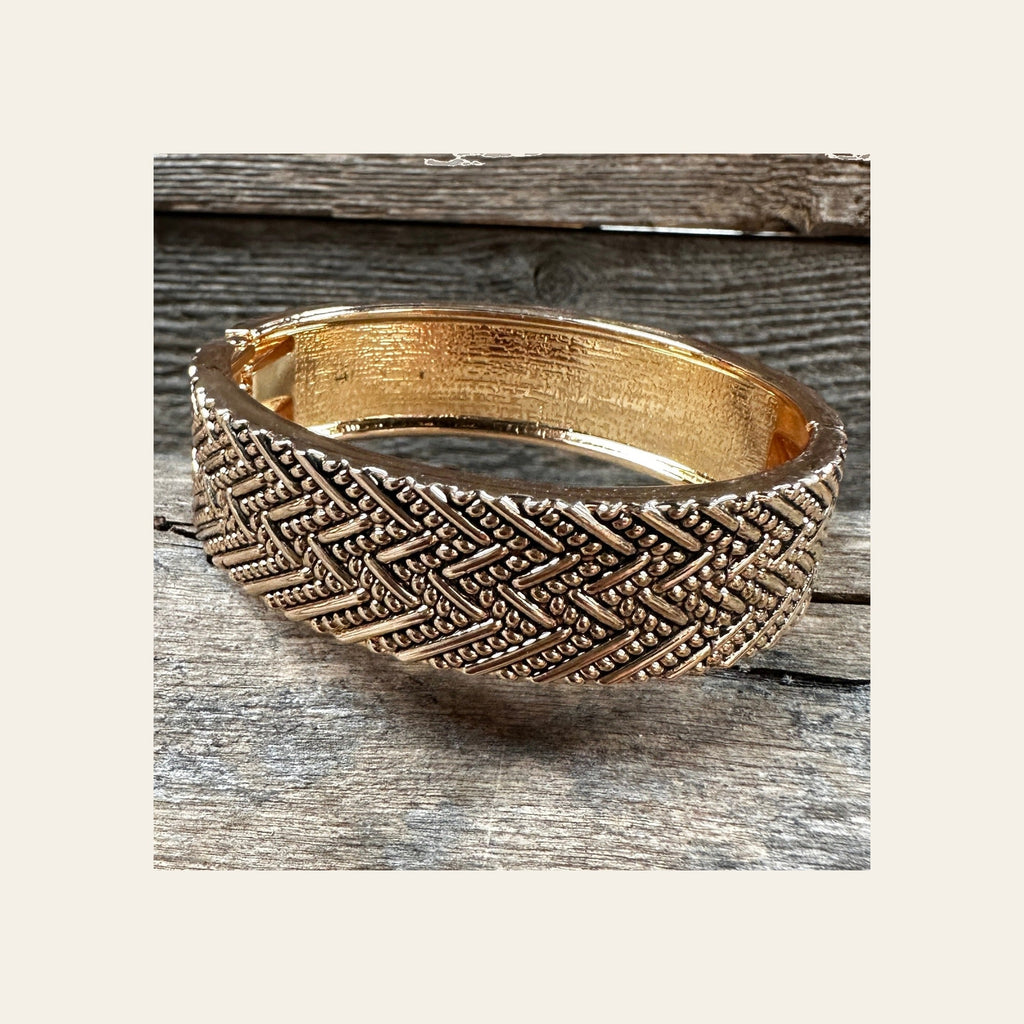 Gold Dot and Line Fashion Cuff XI136