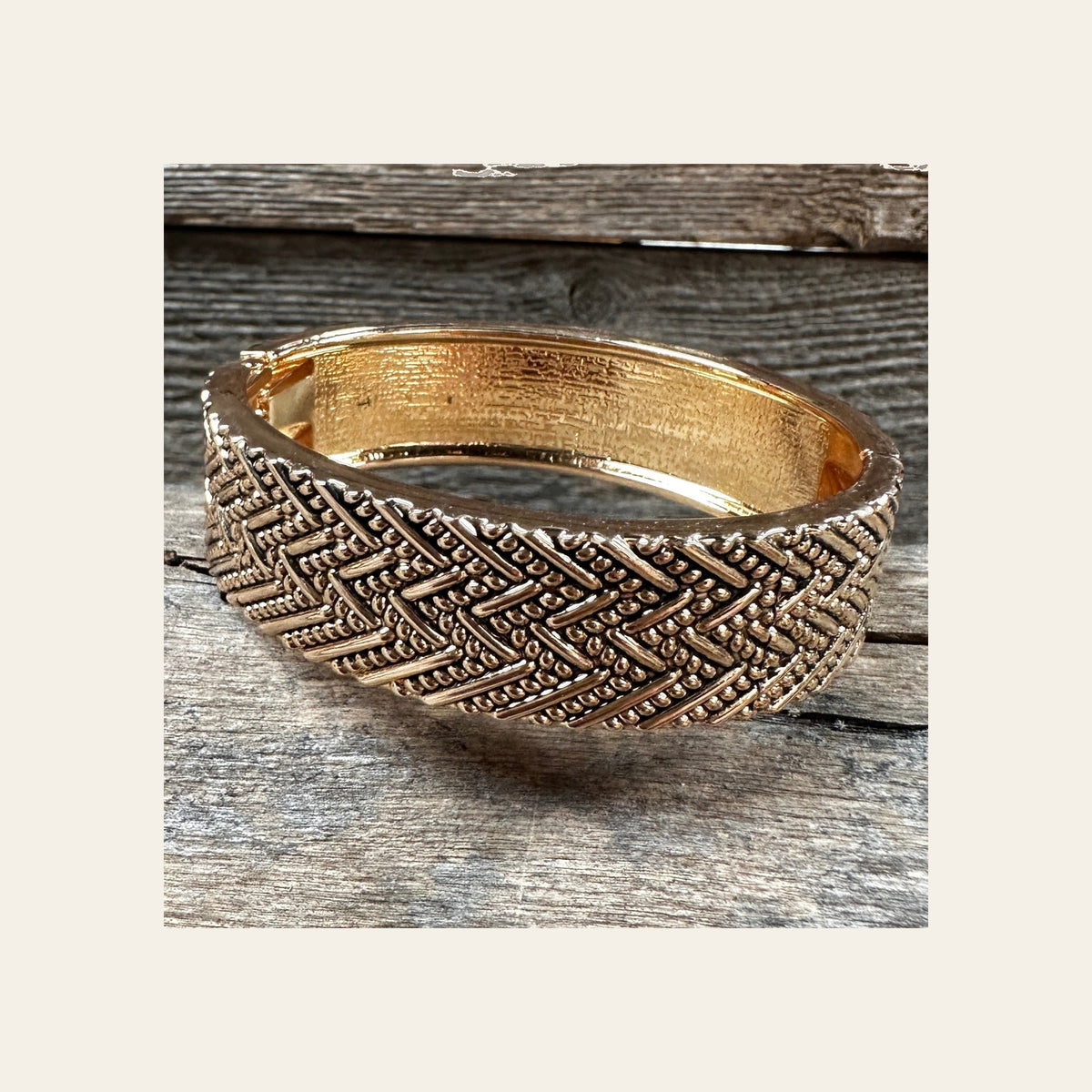 Gold Dot and Line Fashion Cuff XI136