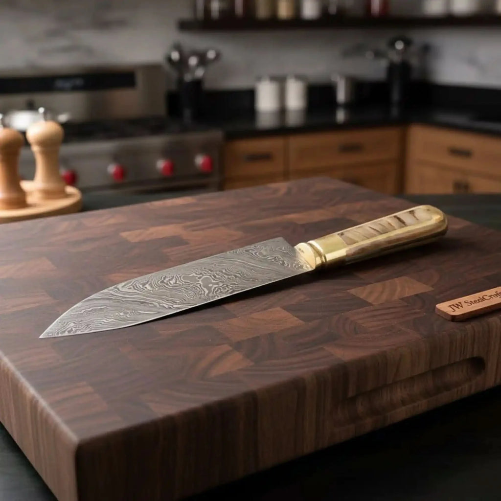 Premium Damascus Clip-Point Bushcraft Hunter — Twisted Pattern, Ram’s Horn & Brass Handle with Leather Sheath