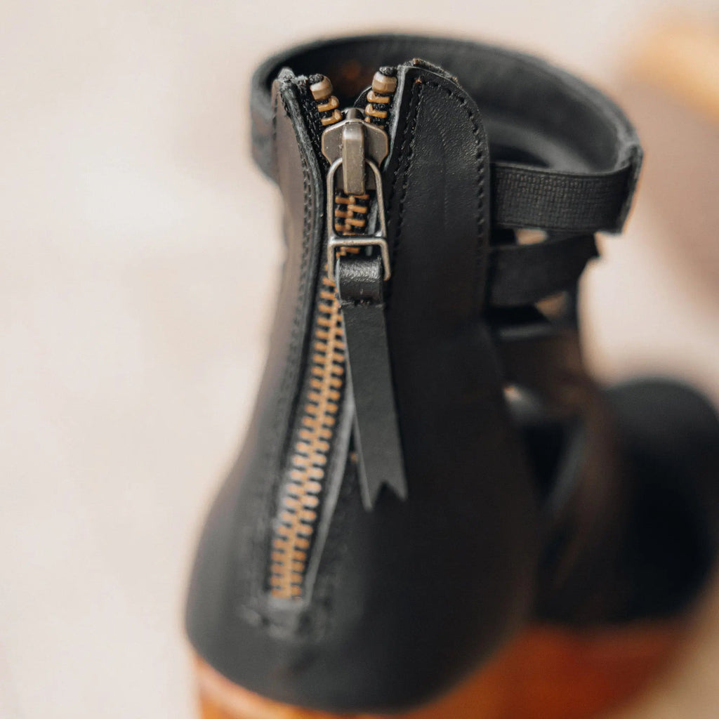 Becca Wedge - Jet Black