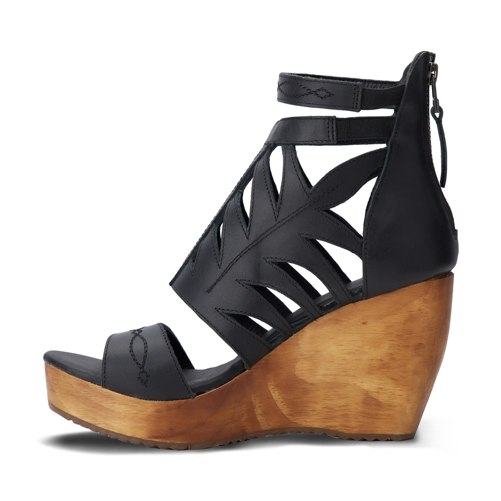 Becca Wedge - Jet Black