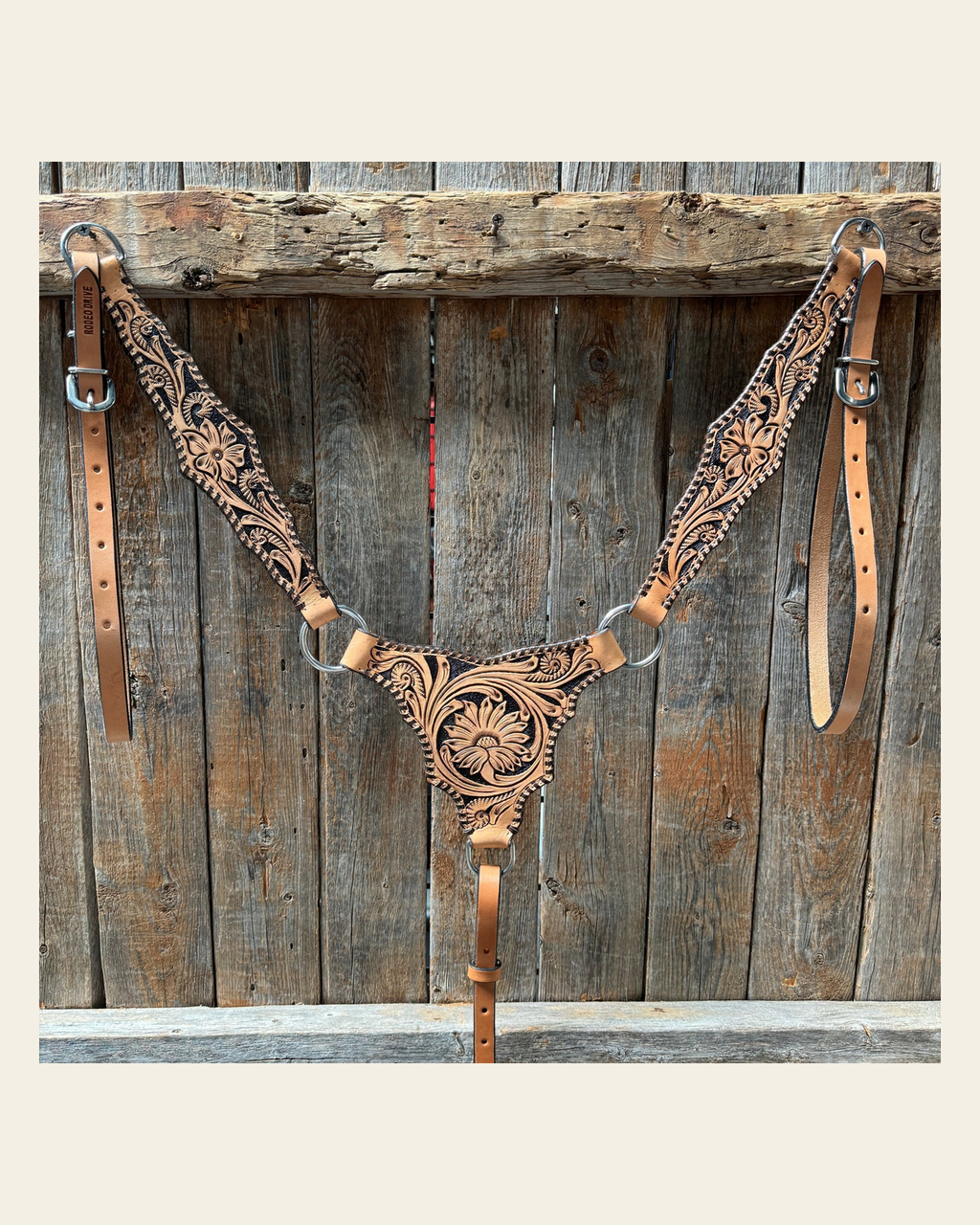 Light Oil Floral Whipstitch Triangle / Gladiator Breastcollar #56280 on a warm cream background