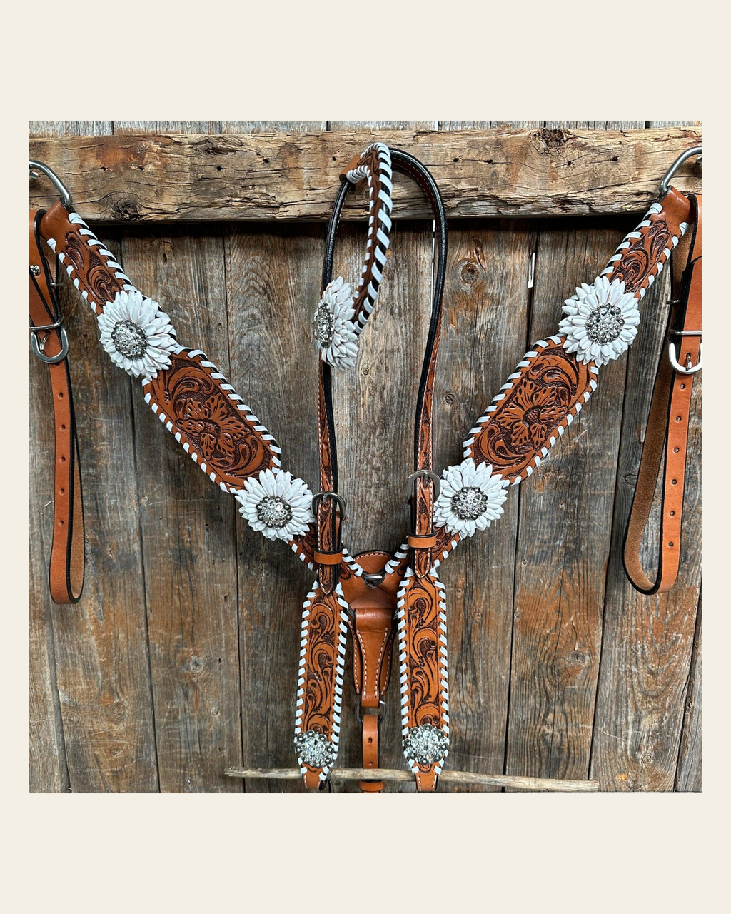 Light Oil Whipstitch White Daisy One Ear/ Breastcollar Tack Set #OEBC519 on a warm cream background