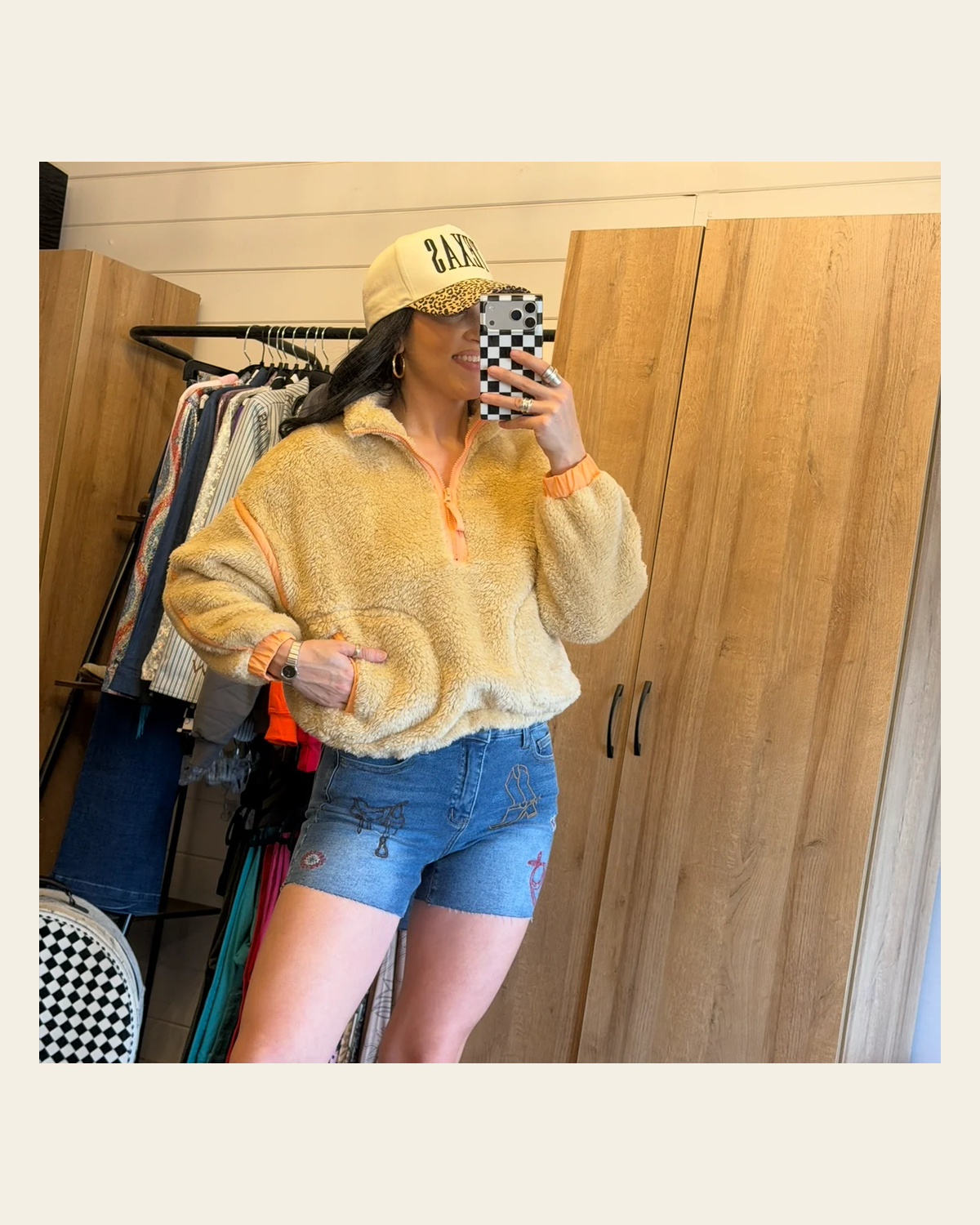 Teddy Fluffy Fleece | Pullover on a warm cream background