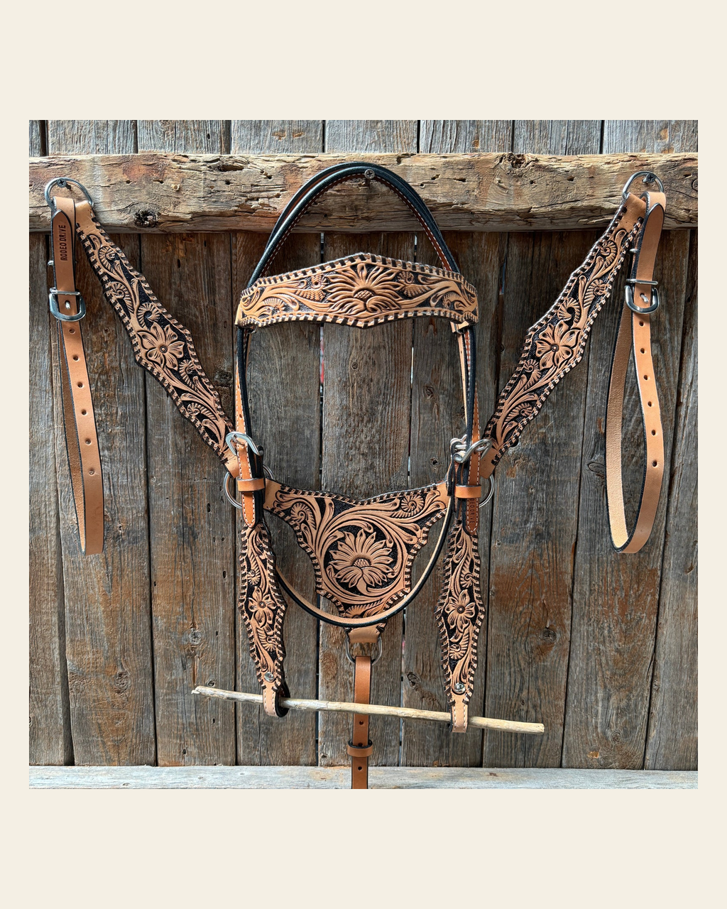 Light Oil Floral Whipstitch Triangle / Gladiator Browband/ One Ear Breastcollar Tack Set on a warm cream background