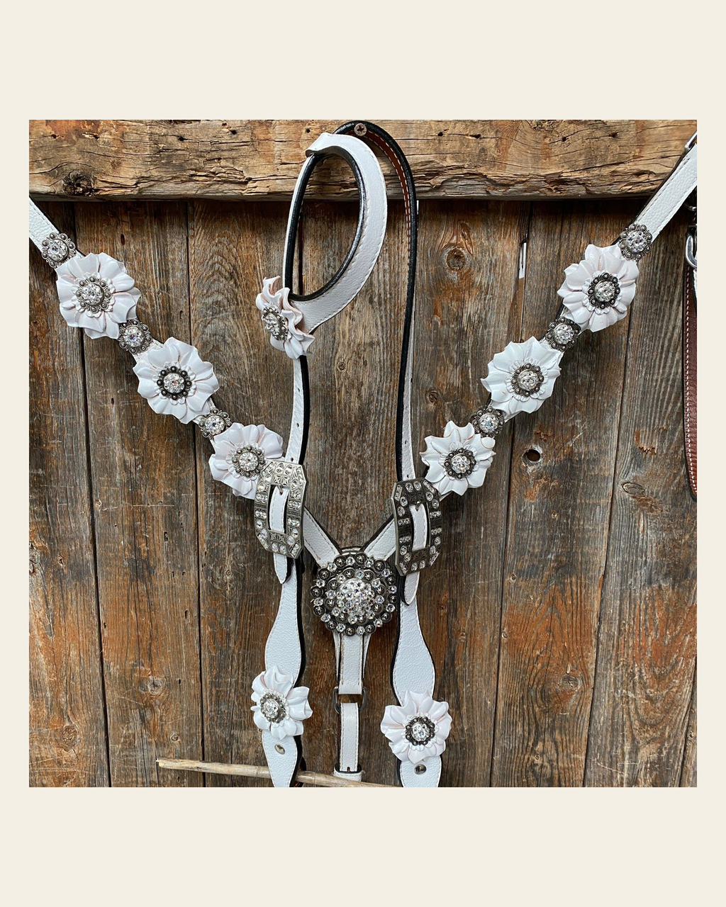 White Floral One Ear & Breastcollar Tack Set #OEBC440 on a warm cream background